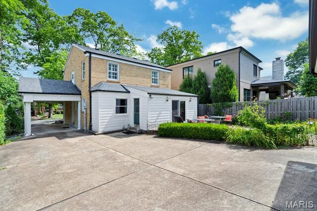 8124 Stratford Drive, Clayton, MO 63105