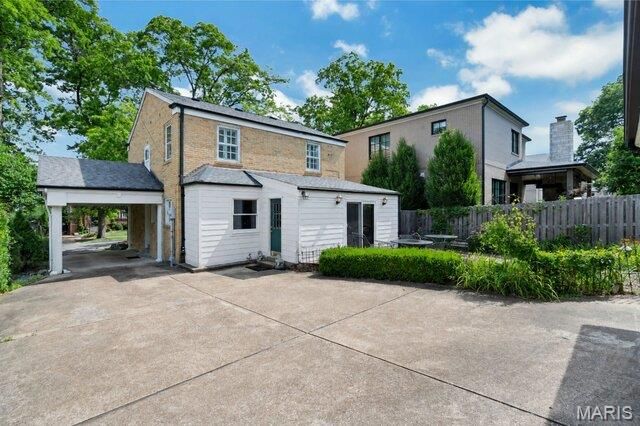 8124 Stratford Drive, Clayton, MO 63105