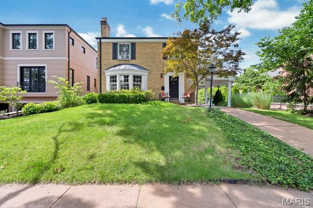 8124 Stratford Drive, Clayton, MO 63105