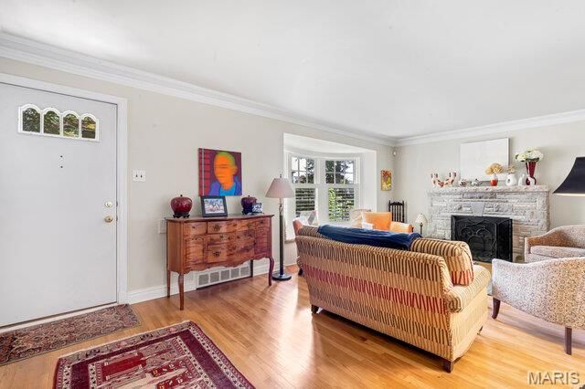 8124 Stratford Drive, Clayton, MO 63105