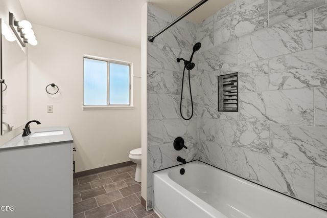 1950 NW Michelle Way, Grants Pass, OR 97526