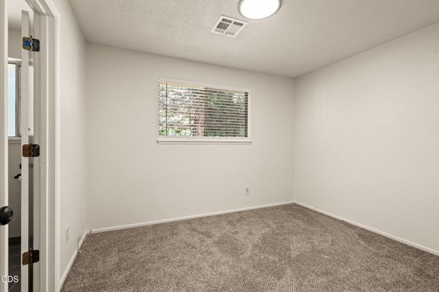 1950 NW Michelle Way, Grants Pass, OR 97526
