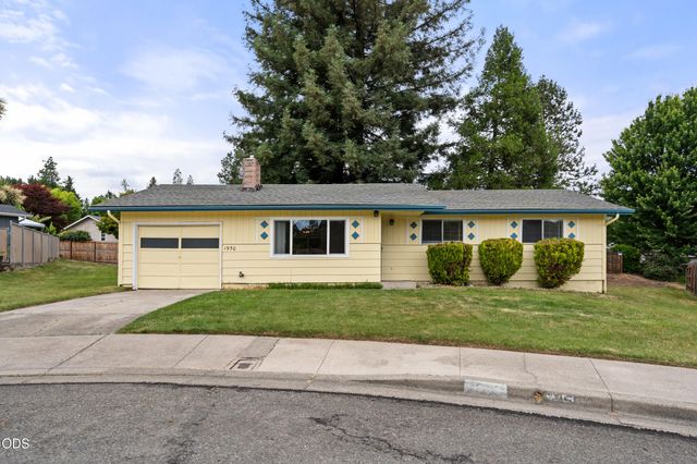 1950 NW Michelle Way, Grants Pass, OR 97526
