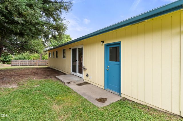 1950 NW Michelle Way, Grants Pass, OR 97526
