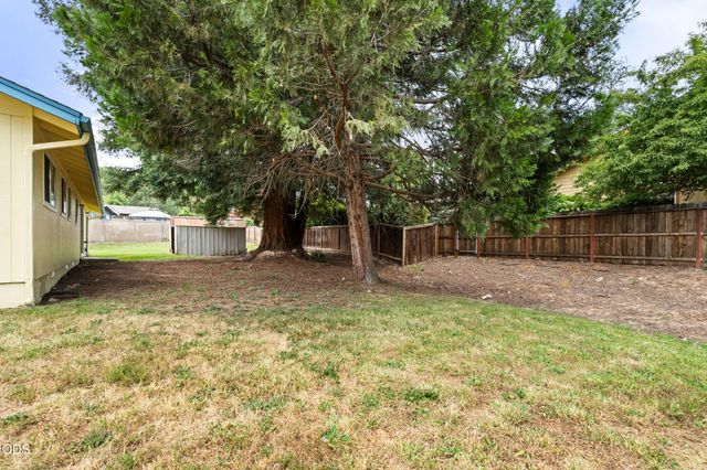 1950 NW Michelle Way, Grants Pass, OR 97526