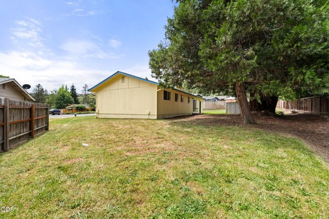 1950 NW Michelle Way, Grants Pass, OR 97526