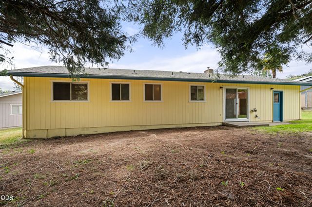 1950 NW Michelle Way, Grants Pass, OR 97526