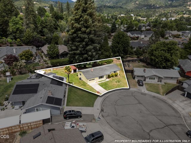 1950 NW Michelle Way, Grants Pass, OR 97526