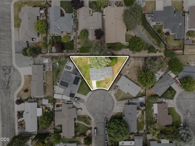 1950 NW Michelle Way, Grants Pass, OR 97526