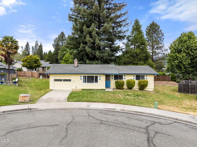 1950 NW Michelle Way, Grants Pass, OR 97526