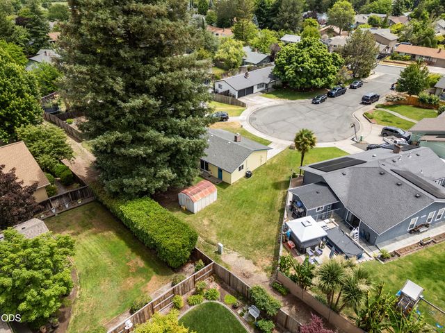 1950 NW Michelle Way, Grants Pass, OR 97526