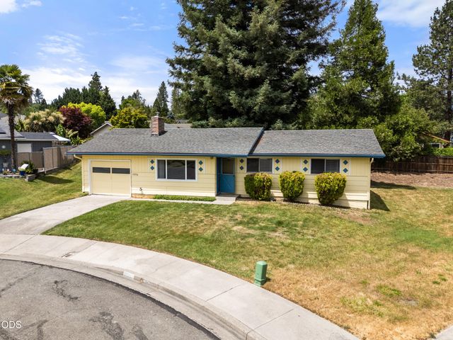 1950 NW Michelle Way, Grants Pass, OR 97526