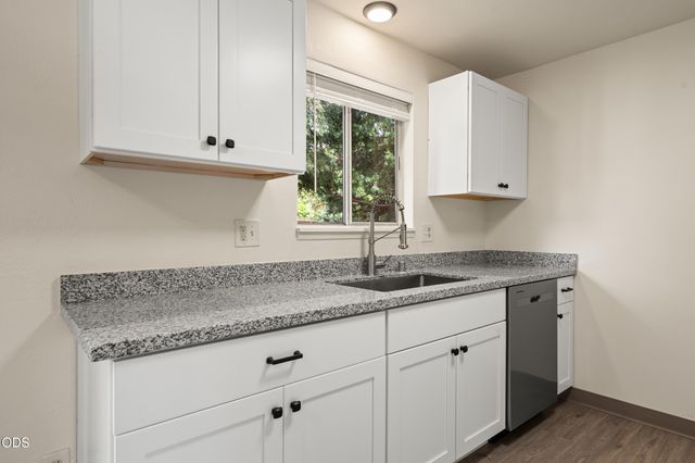 1950 NW Michelle Way, Grants Pass, OR 97526