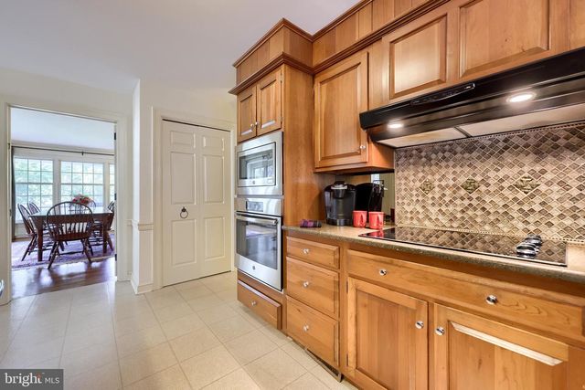 1326 STILLWATER RD, Lancaster, PA 17601