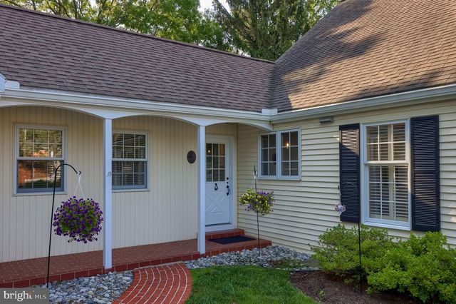 1326 STILLWATER RD, Lancaster, PA 17601