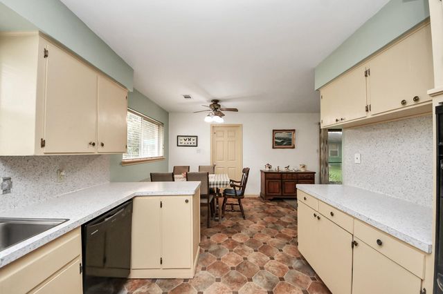 6122 Woodacres Drive, Hitchcock, TX 77563