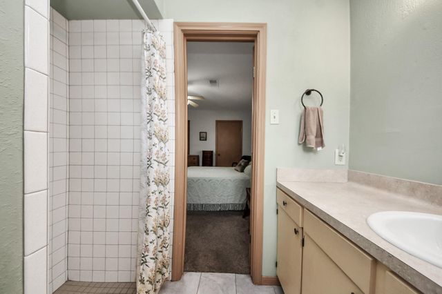 6122 Woodacres Drive, Hitchcock, TX 77563