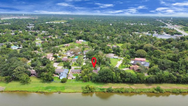 6122 Woodacres Drive, Hitchcock, TX 77563