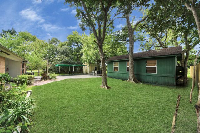 6122 Woodacres Drive, Hitchcock, TX 77563