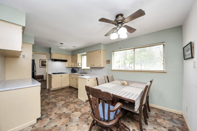 6122 Woodacres Drive, Hitchcock, TX 77563