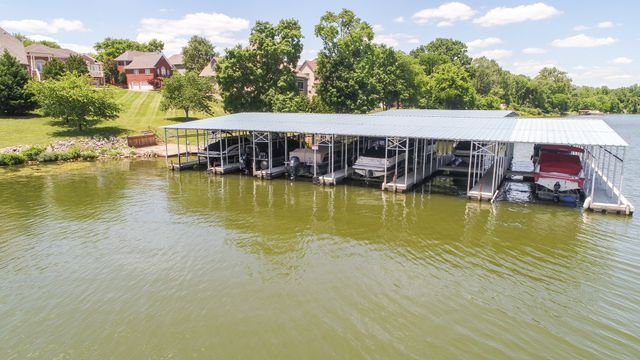 131 Lake Harbor Dr, Hendersonville, TN 37075