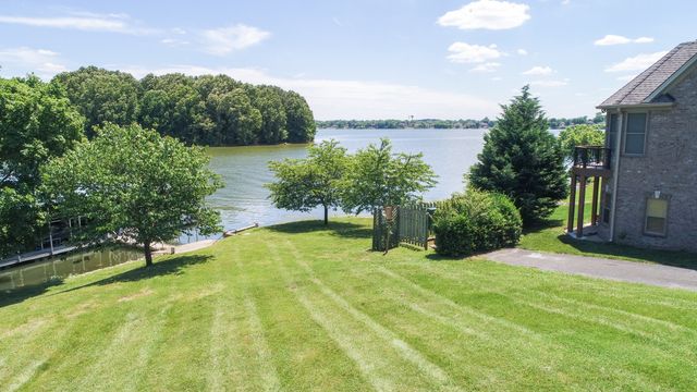 131 Lake Harbor Dr, Hendersonville, TN 37075