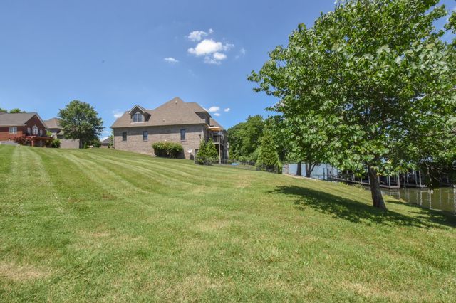 131 Lake Harbor Dr, Hendersonville, TN 37075