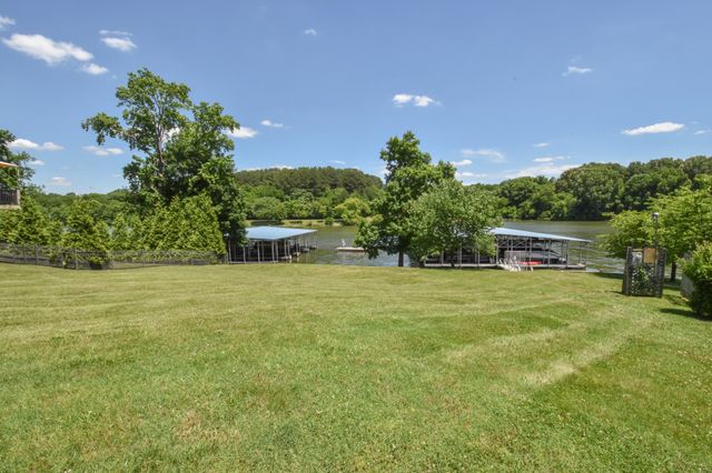 131 Lake Harbor Dr, Hendersonville, TN 37075