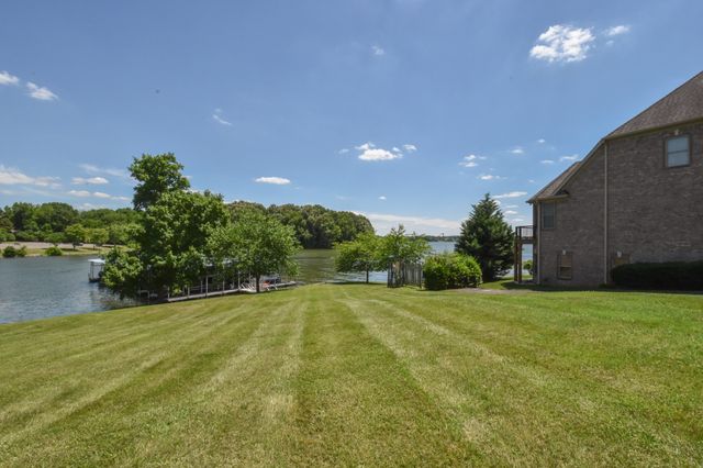 131 Lake Harbor Dr, Hendersonville, TN 37075