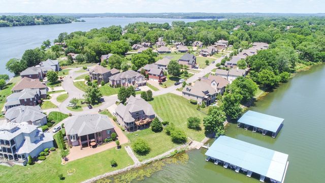 131 Lake Harbor Dr, Hendersonville, TN 37075