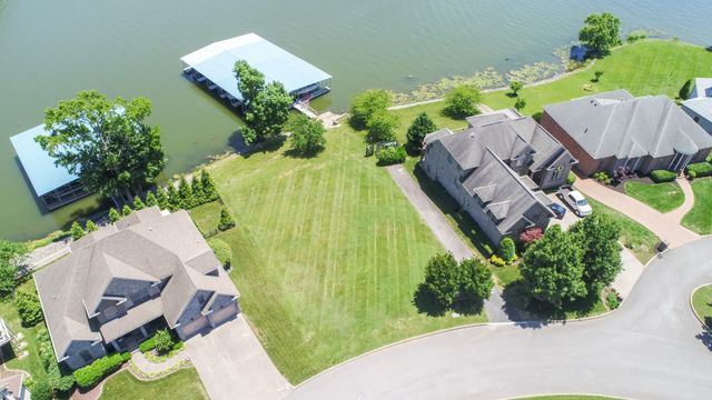 131 Lake Harbor Dr, Hendersonville, TN 37075