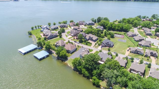 131 Lake Harbor Dr, Hendersonville, TN 37075
