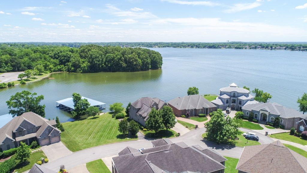 131 Lake Harbor Dr, Hendersonville, TN 37075