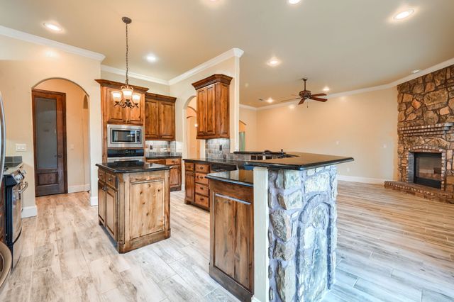 8009 Canyon Oak Drive, North Richland Hills, TX 76182