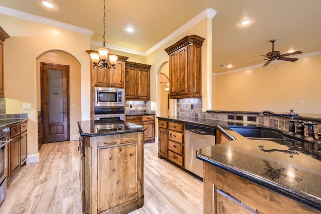 8009 Canyon Oak Drive, North Richland Hills, TX 76182