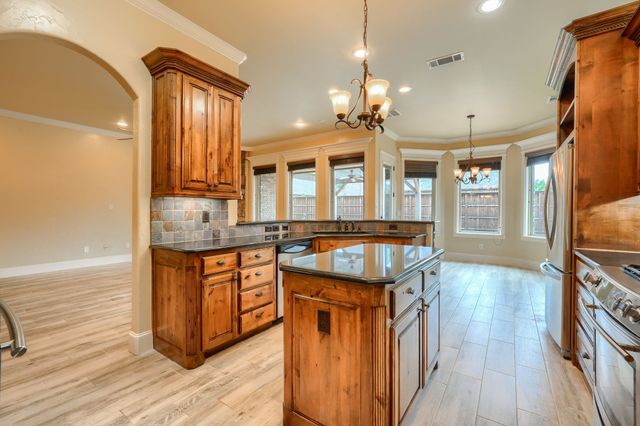 8009 Canyon Oak Drive, North Richland Hills, TX 76182