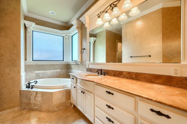 8009 Canyon Oak Drive, North Richland Hills, TX 76182