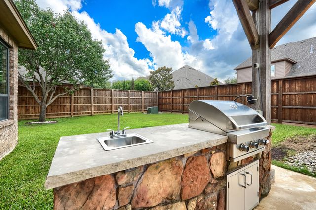 8009 Canyon Oak Drive, North Richland Hills, TX 76182