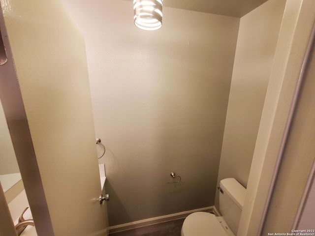 911-Y VANCE JACKSON RD, San Antonio, TX 78201