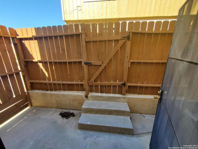 911-Y VANCE JACKSON RD, San Antonio, TX 78201