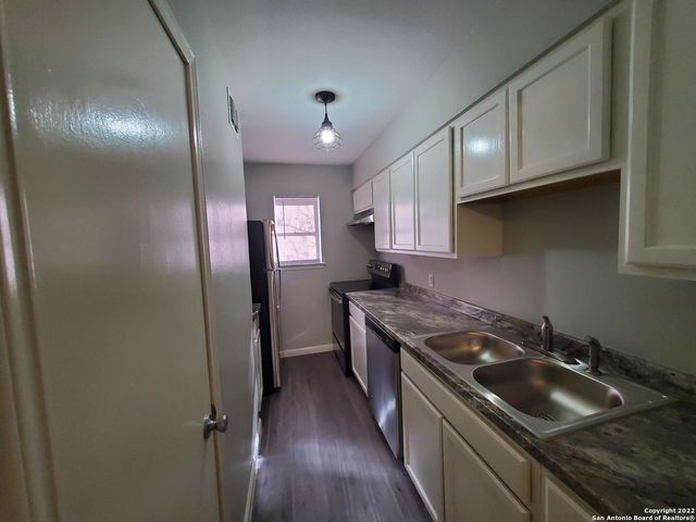 911-Y VANCE JACKSON RD, San Antonio, TX 78201