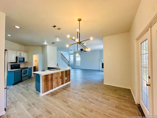 1064 Maltese ln, San Antonio, TX 78260