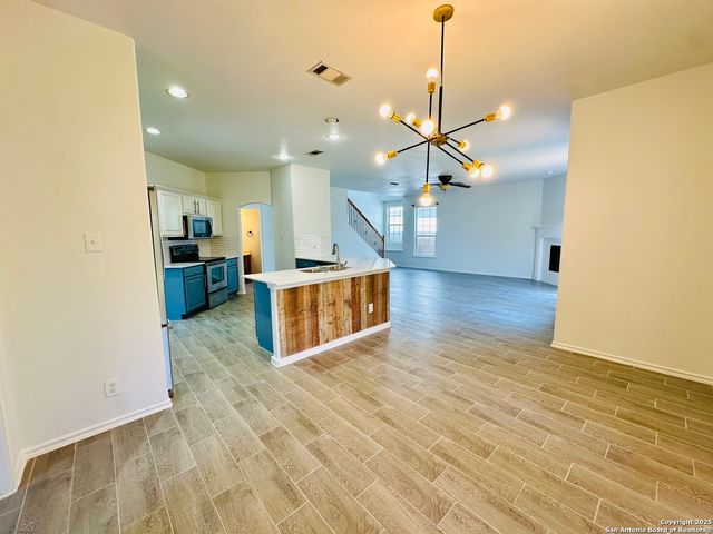 1064 Maltese ln, San Antonio, TX 78260