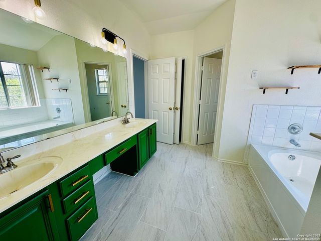 1064 Maltese ln, San Antonio, TX 78260