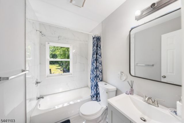 810 Spruce St, Roselle Boro, NJ 07203