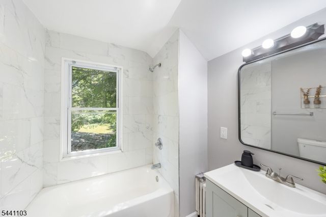 810 Spruce St, Roselle Boro, NJ 07203