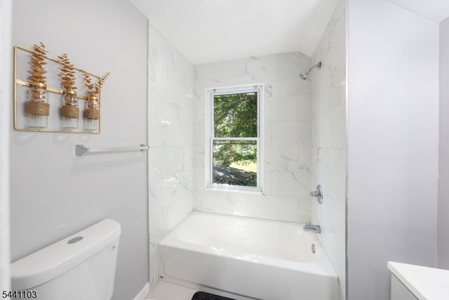 810 Spruce St, Roselle Boro, NJ 07203