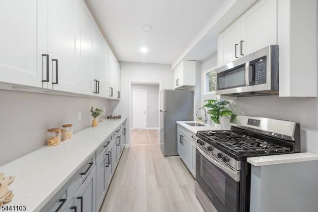 810 Spruce St, Roselle Boro, NJ 07203