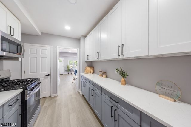 810 Spruce St, Roselle Boro, NJ 07203