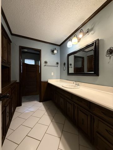 1200 E Franklin Street, Hillsboro, TX 76645